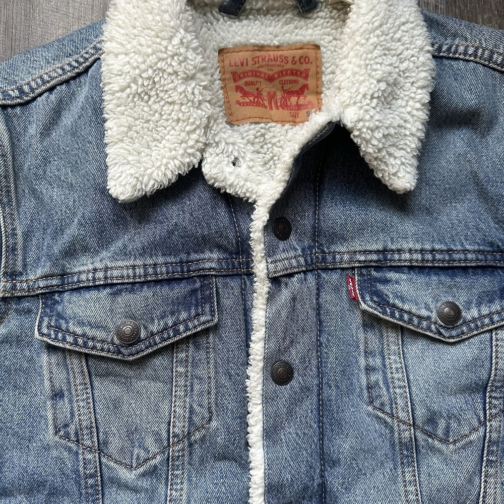 Levi's Denim Trucker Jacket with Sherpa – Classic Jean Jacket – Button Front S‎ - Picture 2 of 8